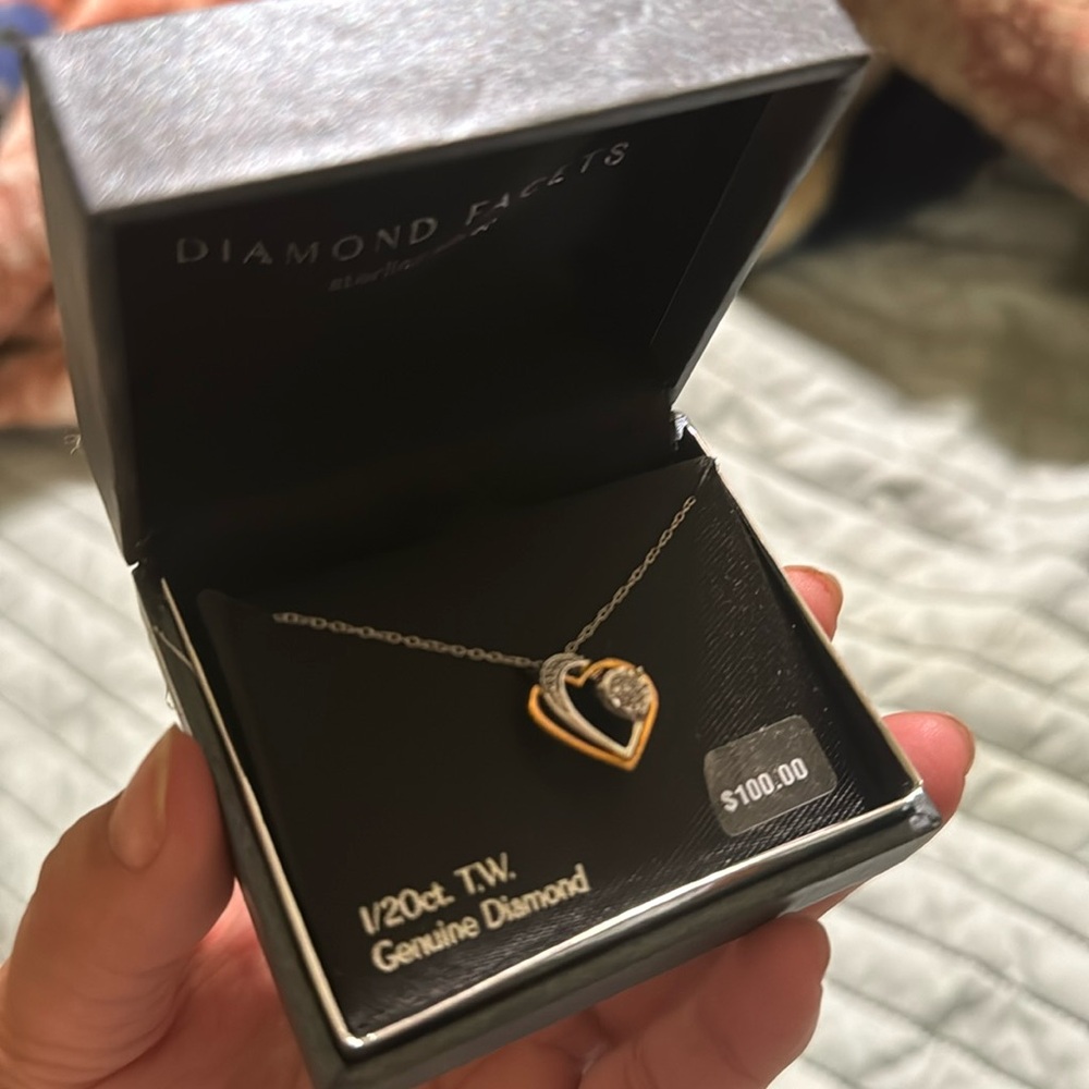 Heart necklace 1/20 Ct
